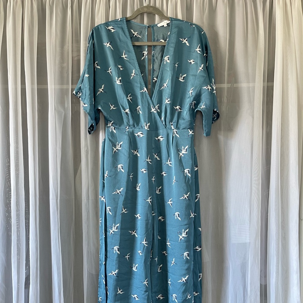 Silky half sleeve v-neck jumpsuit.